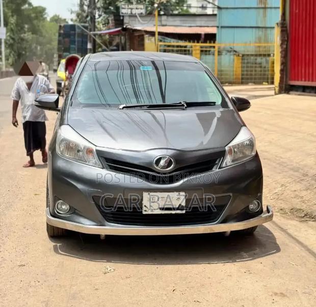 Toyota Vitz 1.0 FWD 3dr 2011 Gray