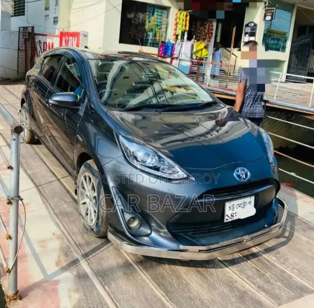 Toyota Aqua 2017 Gray