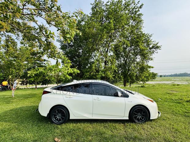 New Toyota Prius 2019 Pearl