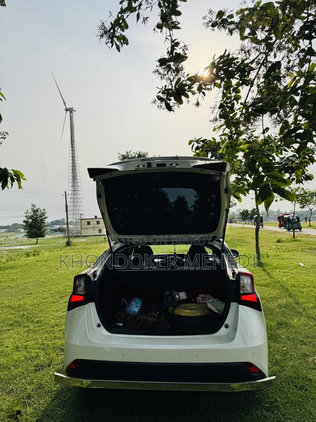 New Toyota Prius 2019 Pearl