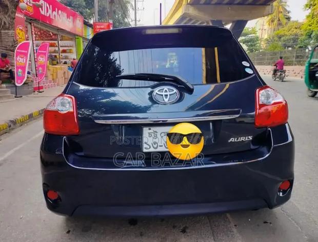 Toyota Auris 2012 Black