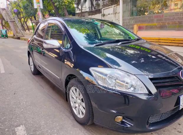 Toyota Auris 2012 Black