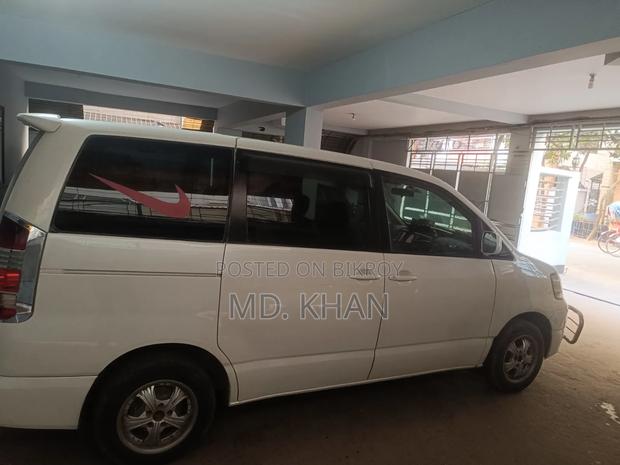 Toyota Noah 2002 Pearl