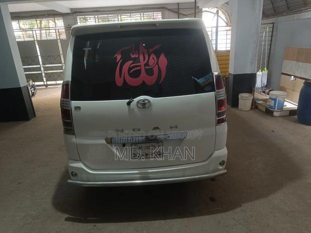 Toyota Noah 2002 Pearl