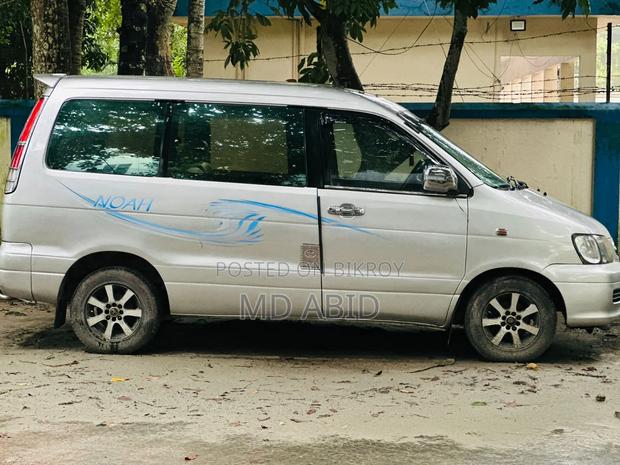 Toyota Noah 2.0 AWD (8 Seater) 2002 Silver
