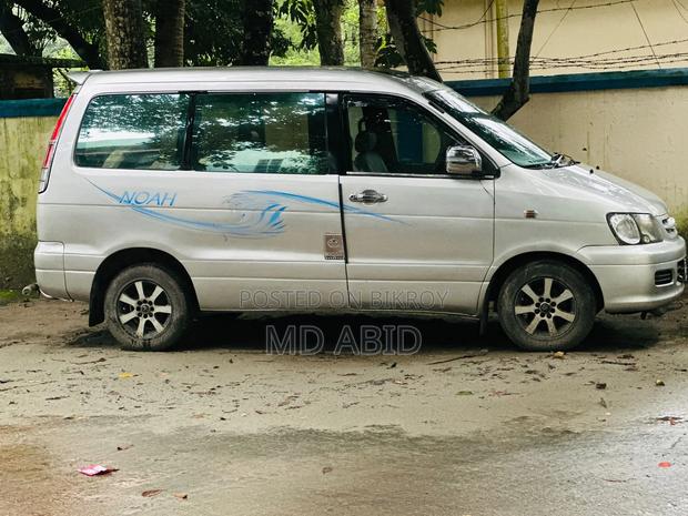 Toyota Noah 2.0 AWD (8 Seater) 2002 Silver