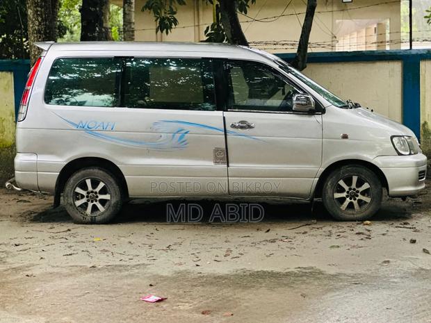 Toyota Noah 2.0 AWD (8 Seater) 2002 Silver