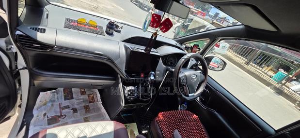 New Toyota Esquire 2.0 FWD (8 Seater) 2020 Pearl