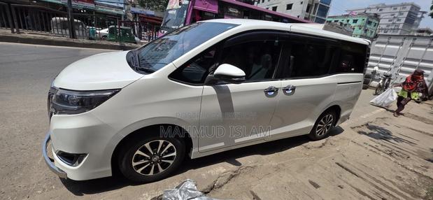 New Toyota Esquire 2.0 FWD (8 Seater) 2020 Pearl