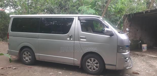 Toyota HiAce 2005 Silver
