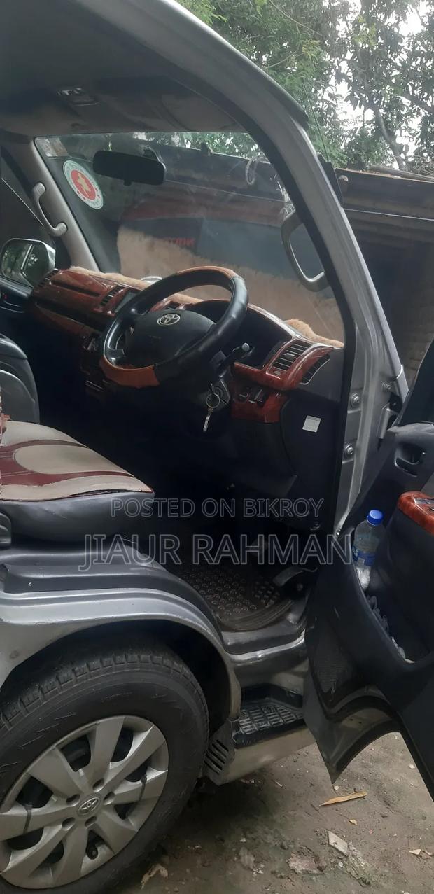 Toyota HiAce 2005 Silver