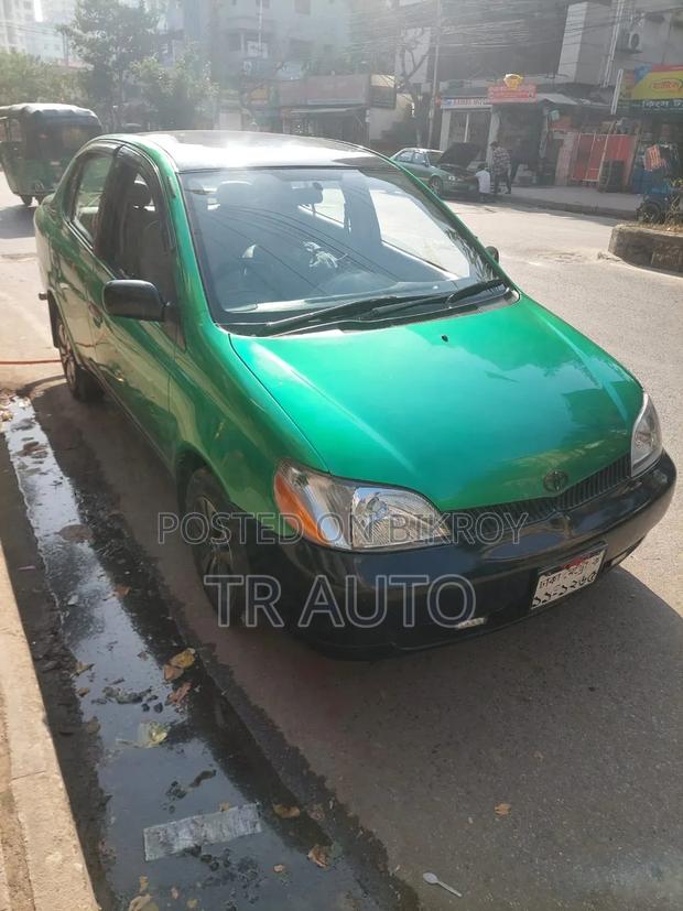 Toyota Platz 2002