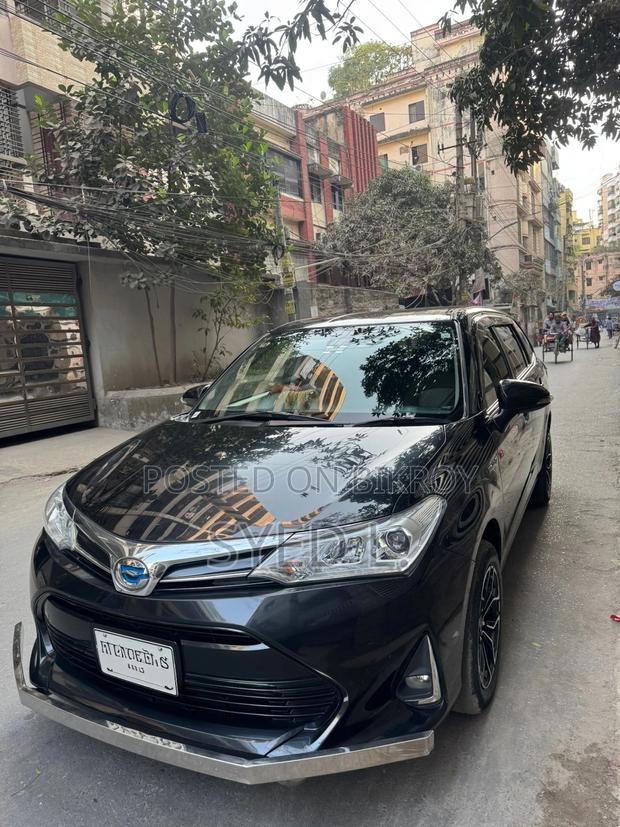 Toyota Corolla Fielder 1.5 Hybrid FWD 2019 Black