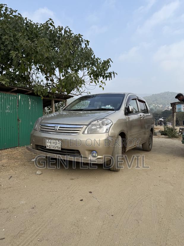 Toyota Raum 2004 Beige