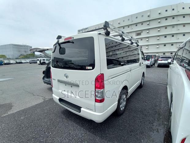 Toyota HiAce 2021 White