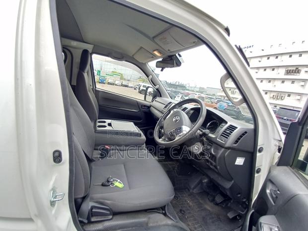 Toyota HiAce 2021 White