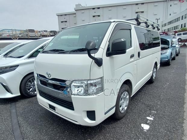 Toyota HiAce 2021 White