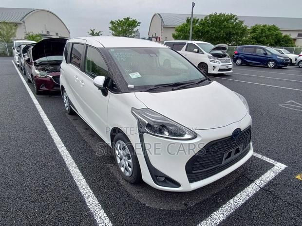 Toyota Sienta 2022 Pearl
