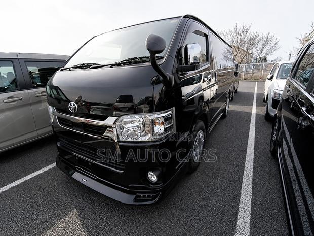 Toyota HiAce 2021 Black