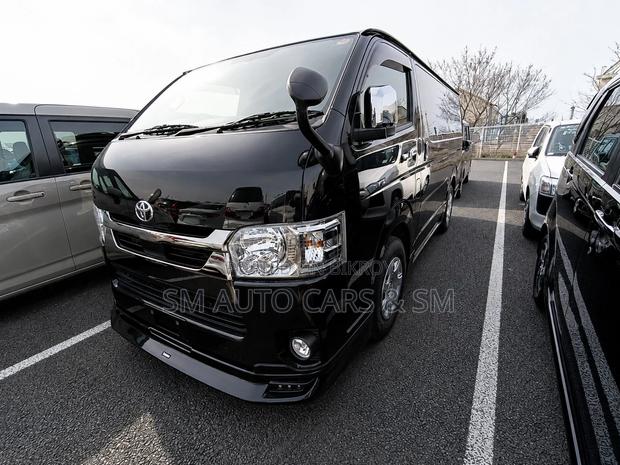 Toyota HiAce 2021 Black