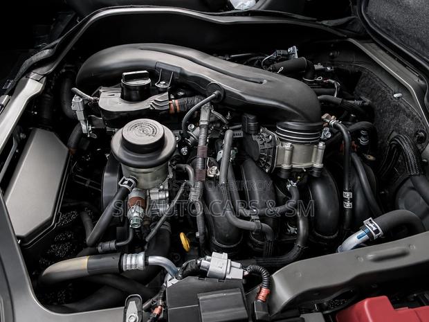 Toyota HiAce 2021 Black