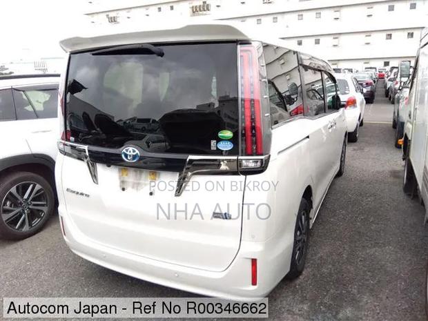 Toyota Esquire 2020 Pearl