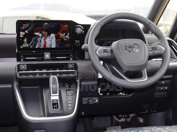 Toyota Voxy 2022 Black
