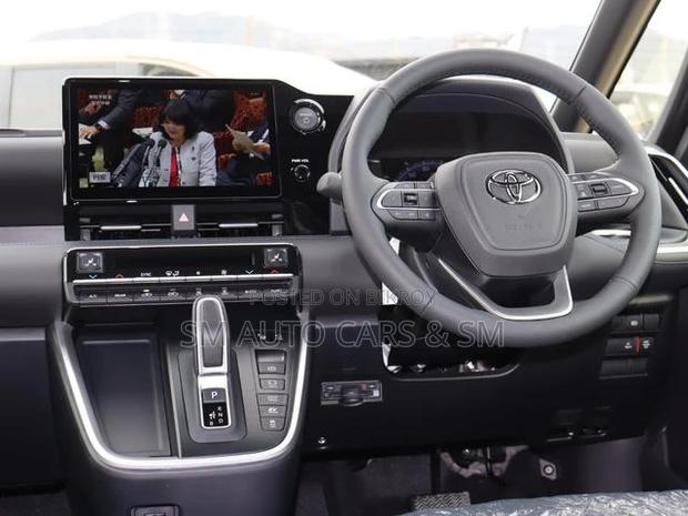 Toyota Voxy 2022 Black
