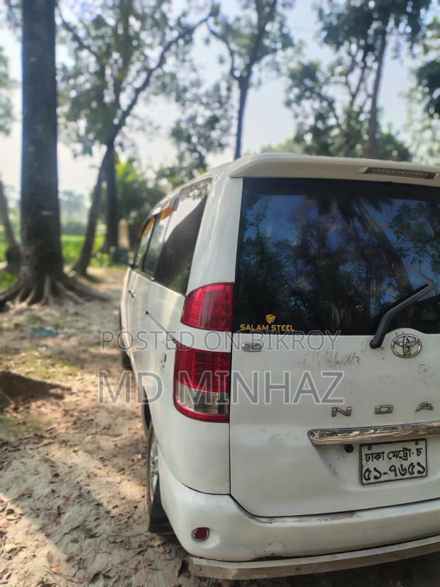 Toyota Noah 2002 White
