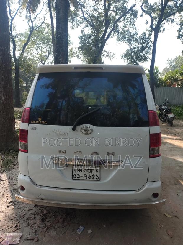 Toyota Noah 2002 White