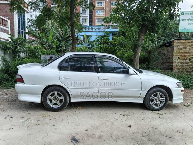 Toyota Corolla 1991 White