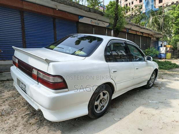 Toyota Corolla 1991 White