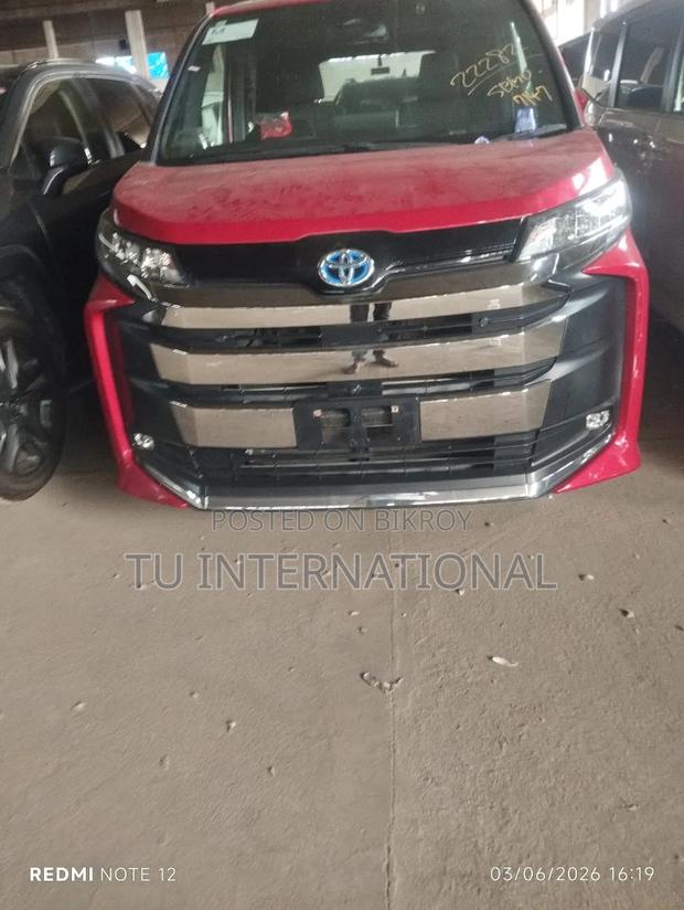 Toyota Noah 2023 Red