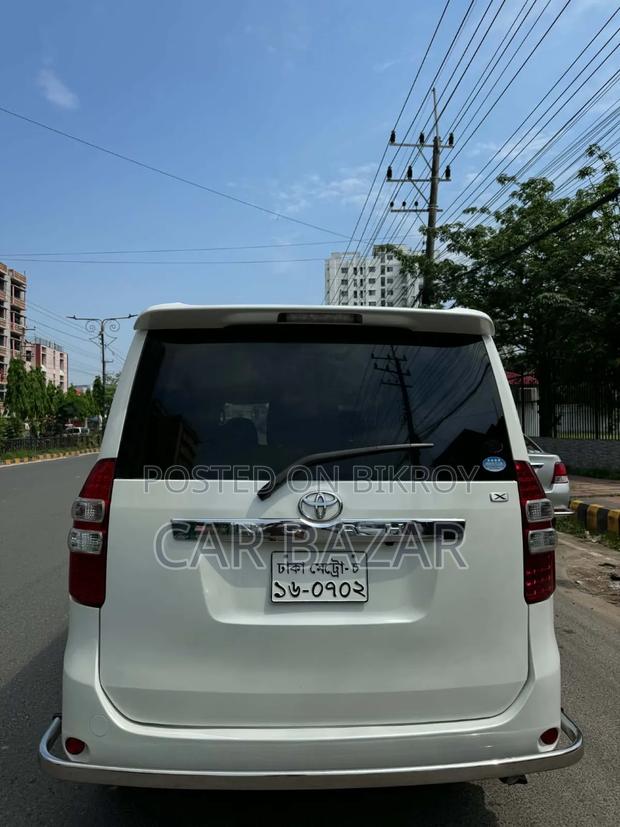 Toyota Noah 2.0 143hp FWD (8 Seater) 2011 Pearl