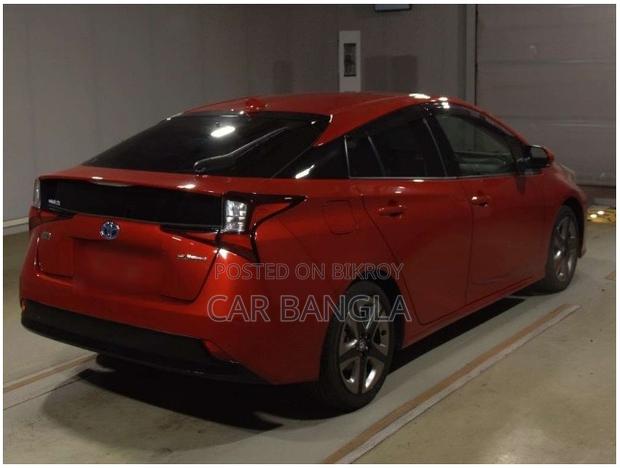 Toyota Prius 2021 Red