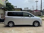 Toyota Noah 2.0 143hp AWD (7 Seater) 2009 Silver for sale
