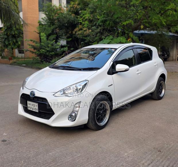 Toyota Aqua 2016 Pearl