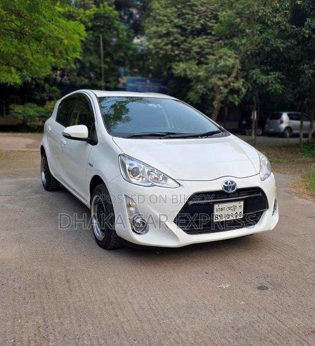 Toyota Aqua 2016 Pearl