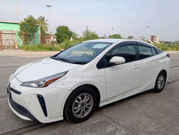 Toyota Prius Limited 2021 White