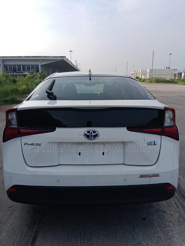 Toyota Prius Limited 2021 White