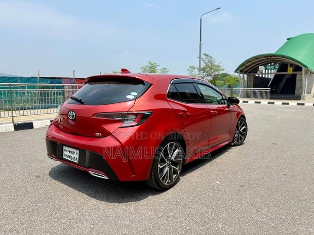 Toyota Corolla XSE (1.8L 4cyl 2A) 2018 Orange