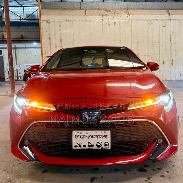 Toyota Corolla XSE (1.8L 4cyl 2A) 2018 Orange