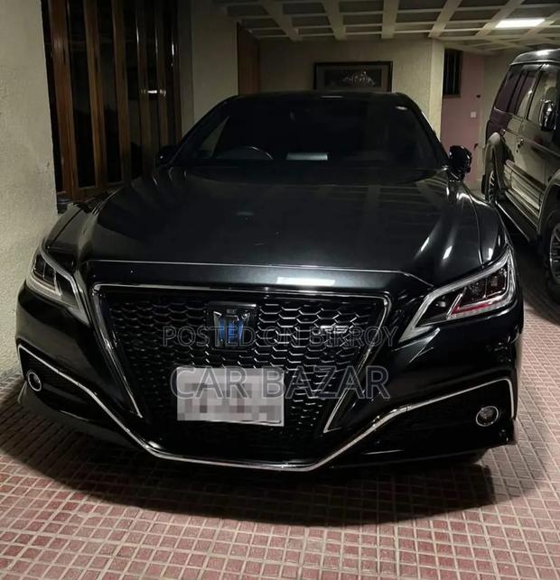 Toyota Crown 2019 Black