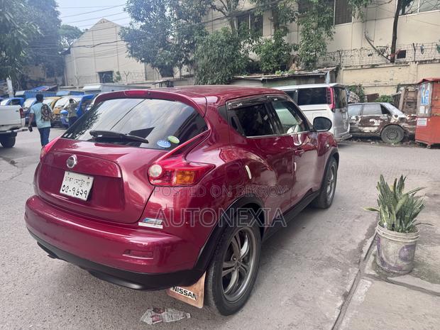 Nissan Juke 2011 Maroon