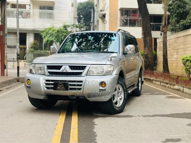 Mitsubishi Pajero 2002 Silver