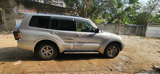 Mitsubishi Pajero 2002 Silver
