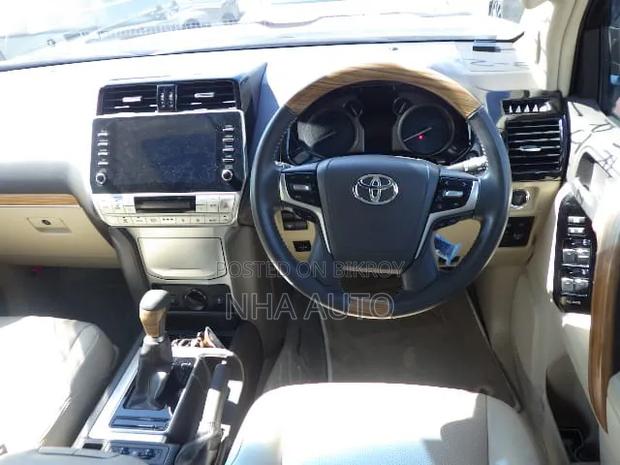 Toyota Land Cruiser Prado 2022 Pearl