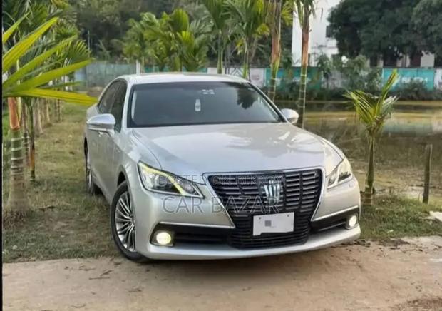 Toyota Crown 2014 Silver