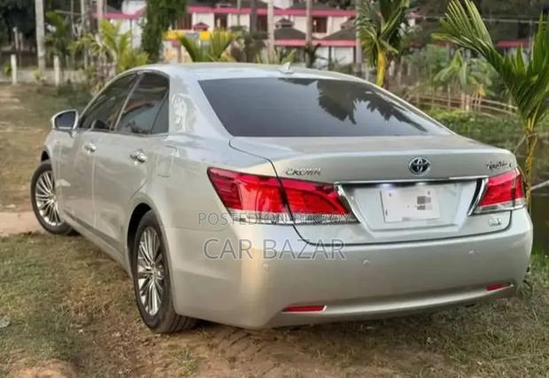 Toyota Crown 2014 Silver