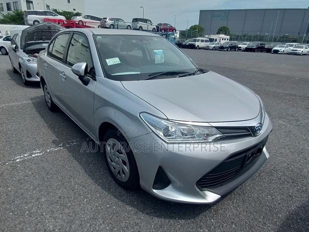 Toyota Axio 2021 Silver